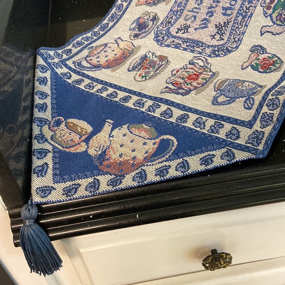 Table Runner Blue Teapots Tea Theme "Share the Warmth of Home" Tapestry - Picture 6 of 6